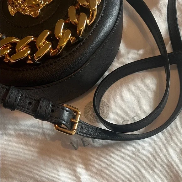 ✨Versace Black and Gold Shoulder Bag✨ - Picture 8 of 12